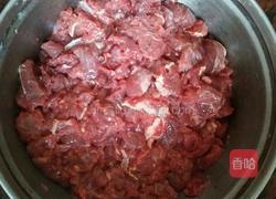 芹菜炒牛肉的做法图解2