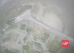 西兰花虾米鸡蛋面的做法图解6