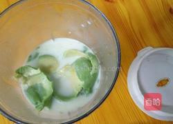 牛油果奶昔的做法图解3