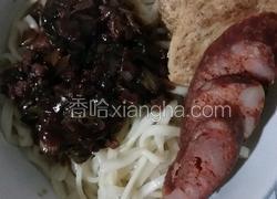 炸酱面加腊肠豆腐