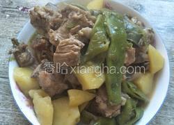 家常排骨炖豆角土豆