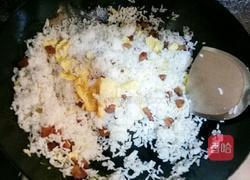 腊肠蛋炒饭的做法图解5