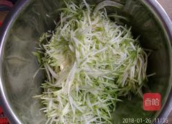 西葫芦火腿饼子外酥里嫩宝宝超爱吃的的做法图解2