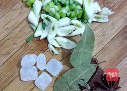 土豆红烧肉的做法图解1