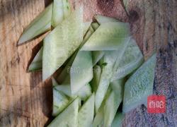 黄瓜炒鸡蛋的做法图解2