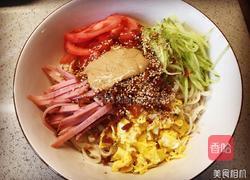 火腿鲜蔬凉面的做法图解2