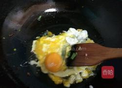 荷兰豆火腿蛋炒饭的做法图解7