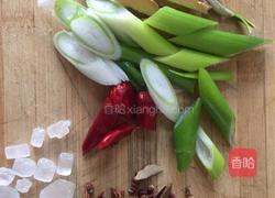 土豆红烧肉的做法图解1