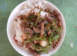 尖椒肉丝浇盖饭