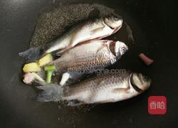 鲫鱼豆腐汤的做法图解2
