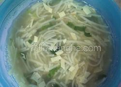 菠菜猪肝粉面