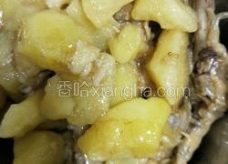 鸡爪子炖土豆