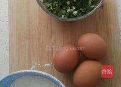 韭菜鸡蛋饼的做法图解1