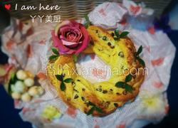 黑加仑椰蓉花环面包