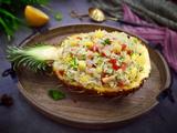 菠萝新吃法~菠萝虾仁五彩饭的做法[图]