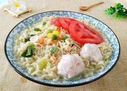 鱼丸裙带菜西红柿方便面