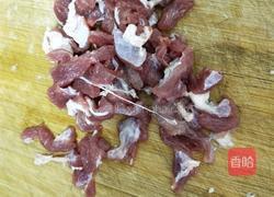 猪肉炖粉条的做法图解1