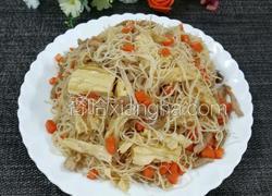 腐竹肉丝炒米粉
