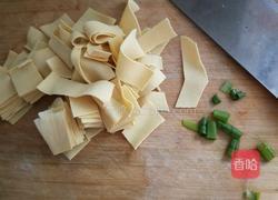 干豆腐胡萝卜炖肉的做法图解1