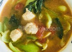 西红柿鸡胸肉丸青菜汤