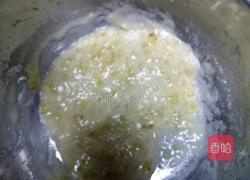 香蕉松饼的做法图解1