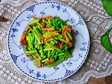 肉丝炒蒜苔