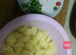 土豆炖排骨的做法图解1