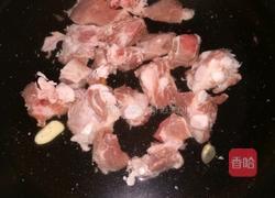 土豆炖排骨的做法图解2