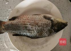 红烧鲫鱼的做法图解1