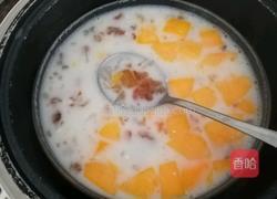 牛奶木瓜炖桃胶的做法图解2