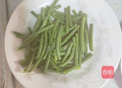 蒜苔炒肉的做法图解2
