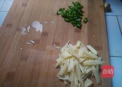 青椒土豆的做法图解1