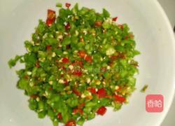 剁椒皮蛋的做法图解2