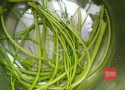 芹菜炒肉丝的做法图解2