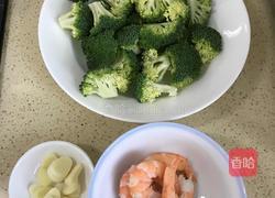 虾仁炒西兰花的做法图解5