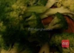 西兰花炒虾仁的做法图解2