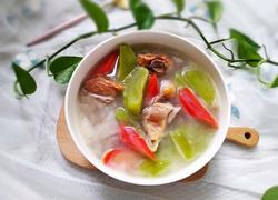 莴笋胡萝卜腊排骨汤