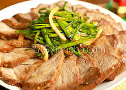 一直都吃煎牛肉，今儿换个口味：煎猪肉，香而不腻