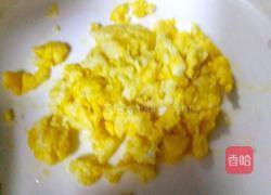 三文鱼蛋炒饭的做法图解3