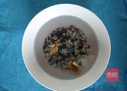 黑米粥的做法图解2