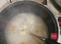 皮蛋瘦肉粥的做法图解3