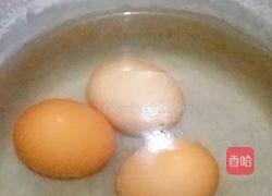 炸蛋开花的做法图解1