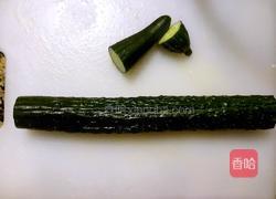 凉拌黄瓜卷的做法图解1