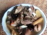 黑山羊肉煮客家黄酒