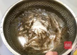 韭菜炒河虾的做法图解1
