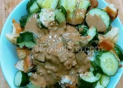 麻汁黄瓜拌油条