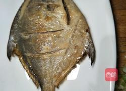 豆瓣酱烧平鱼的做法图解3