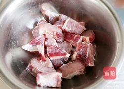 土豆烧牛腩的做法图解1