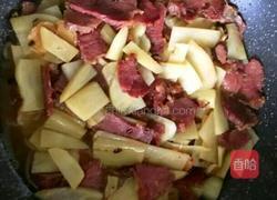 牛肉炖土豆的做法图解3