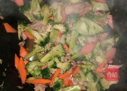 肉炒西蓝花胡萝卜的做法图解6